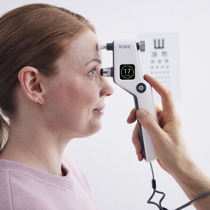 IC100 measuring IOP on seated woman patient